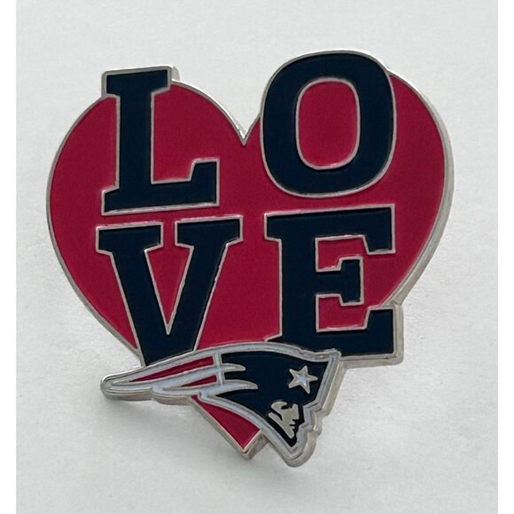 New England Patriots NFL Football Logo Heart Love Collector Lapel Pin - Picture 1 of 3